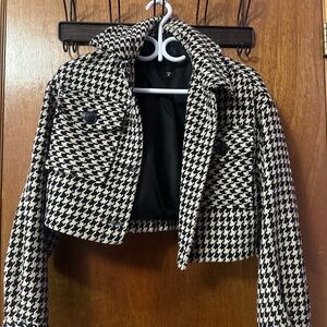 Dynamite cropped Houndstooth Blazer/cropped coat - Black and White